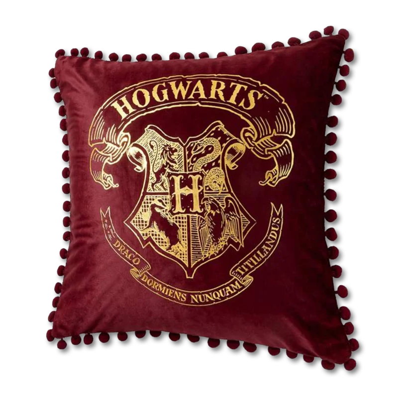 hogwarts-legacy-hogwarts-crest-velvet-pillow-wizarding-world-home-decor-edition