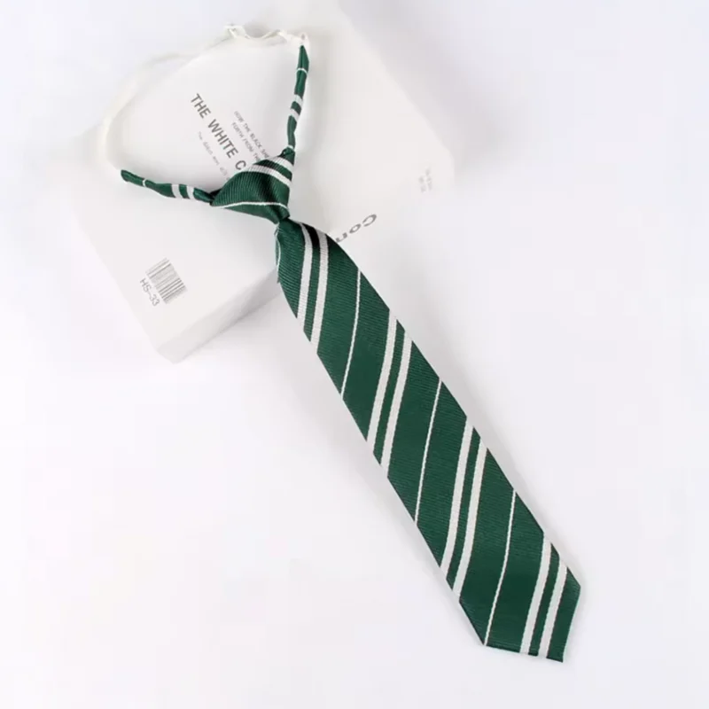 hogwarts-legacy-slytherin-tie-45-cm-green-striped-wizard-school-tie
